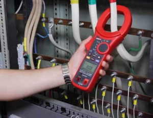 Unit UT221 Ac / Dc 2000a Pensampermetre